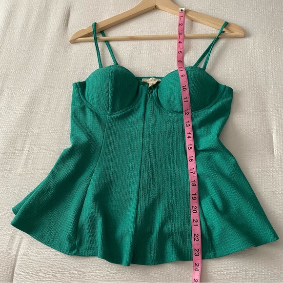 Green Padded Camisole Peplum Top - Picture 7 of 9